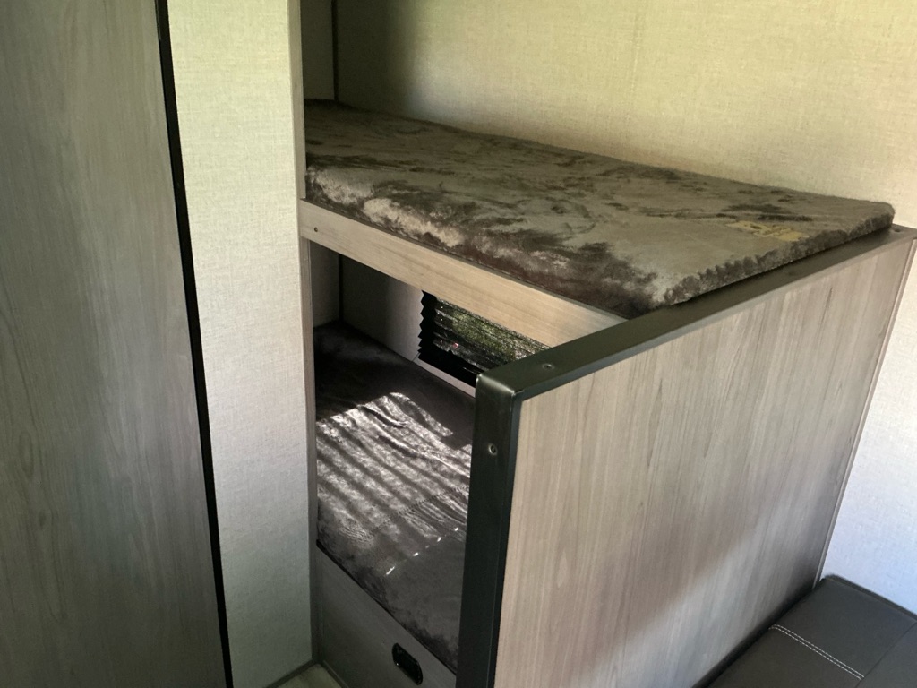 Photo 16 of this COLEMAN 17B