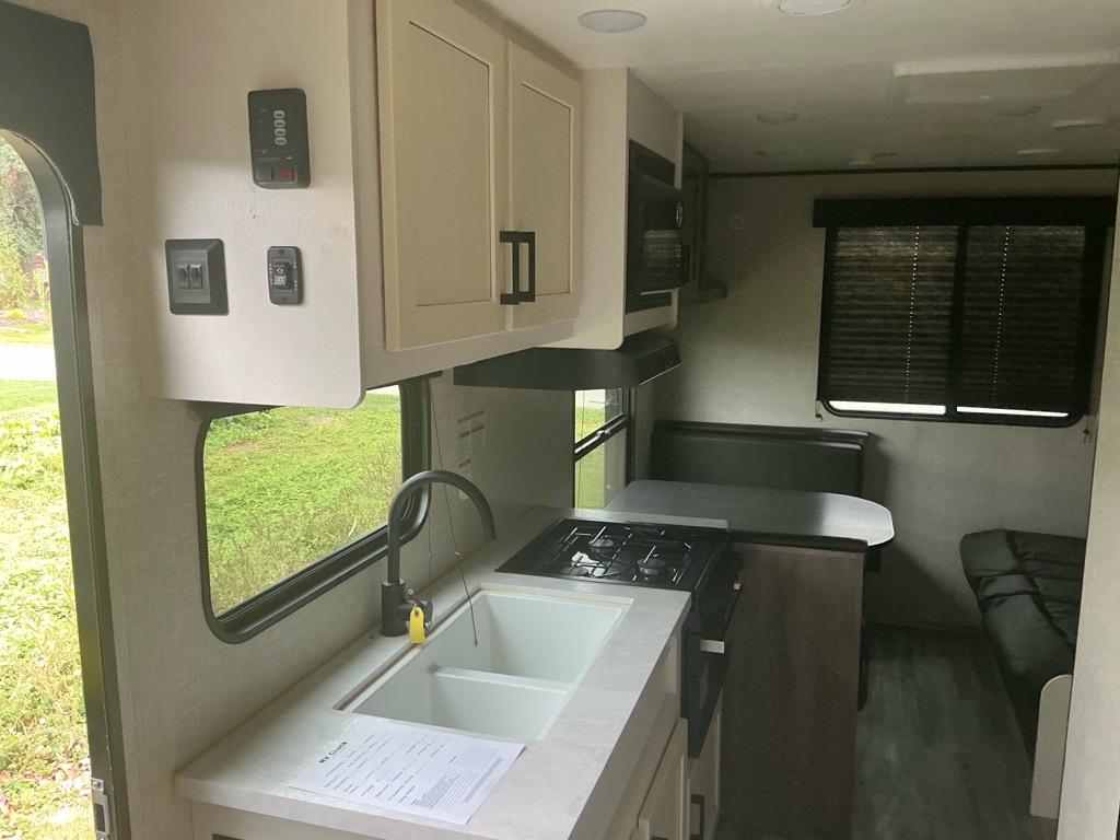 Photo 15 of this JAYCO 210QB