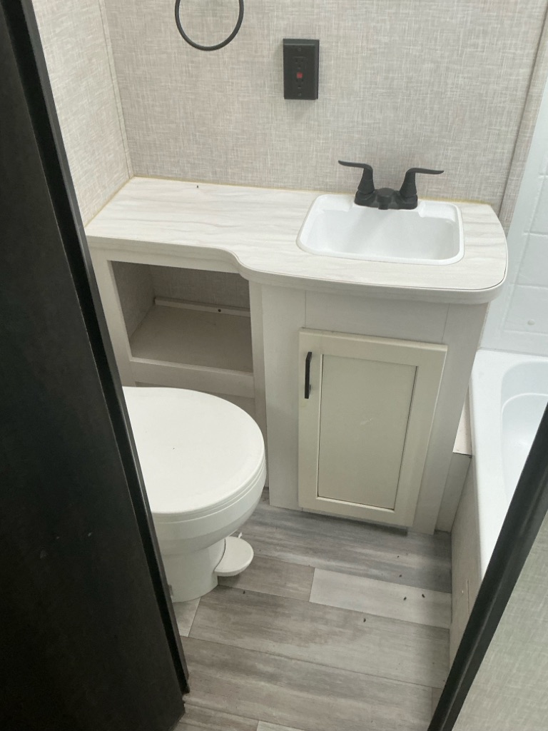 Photo 16 of this JAYCO 210QB