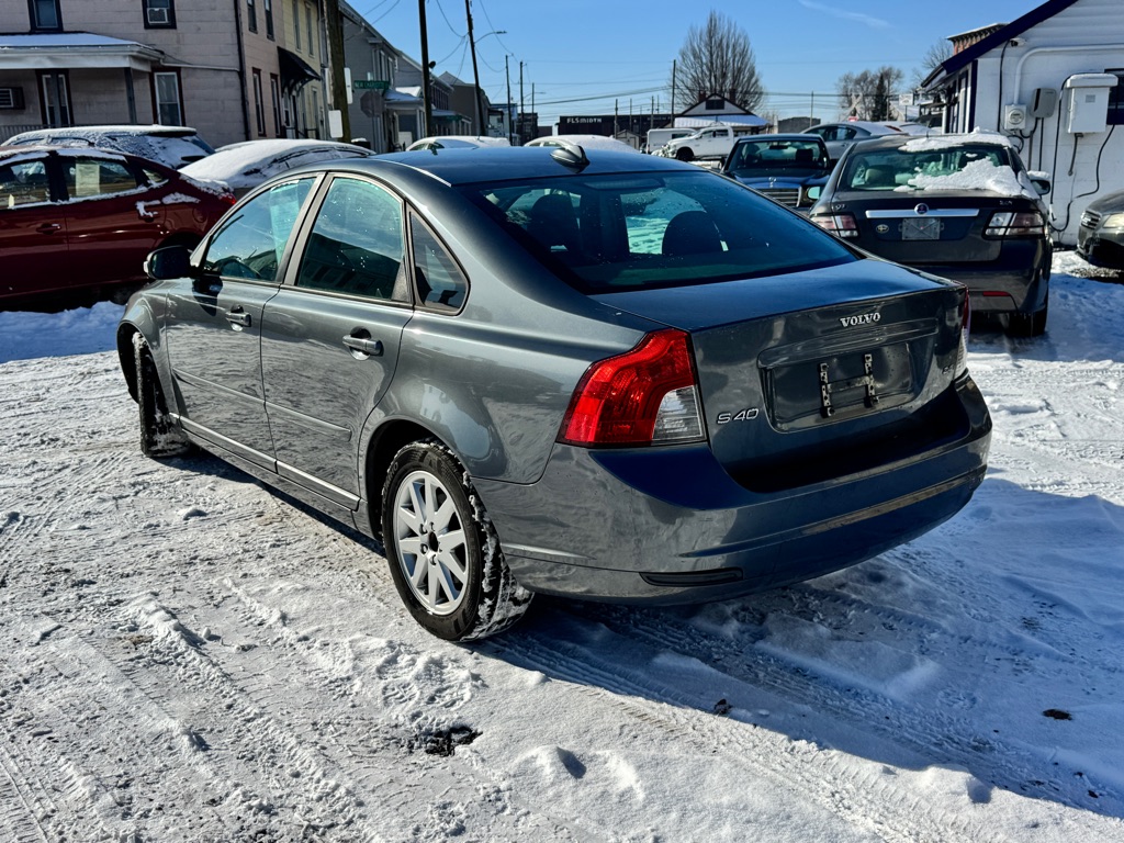 Photo 10 of this VOLVO S40