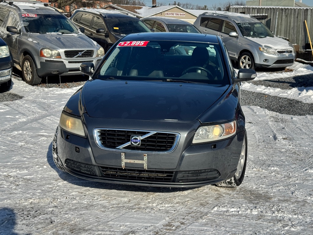 Photo 2 of this VOLVO S40