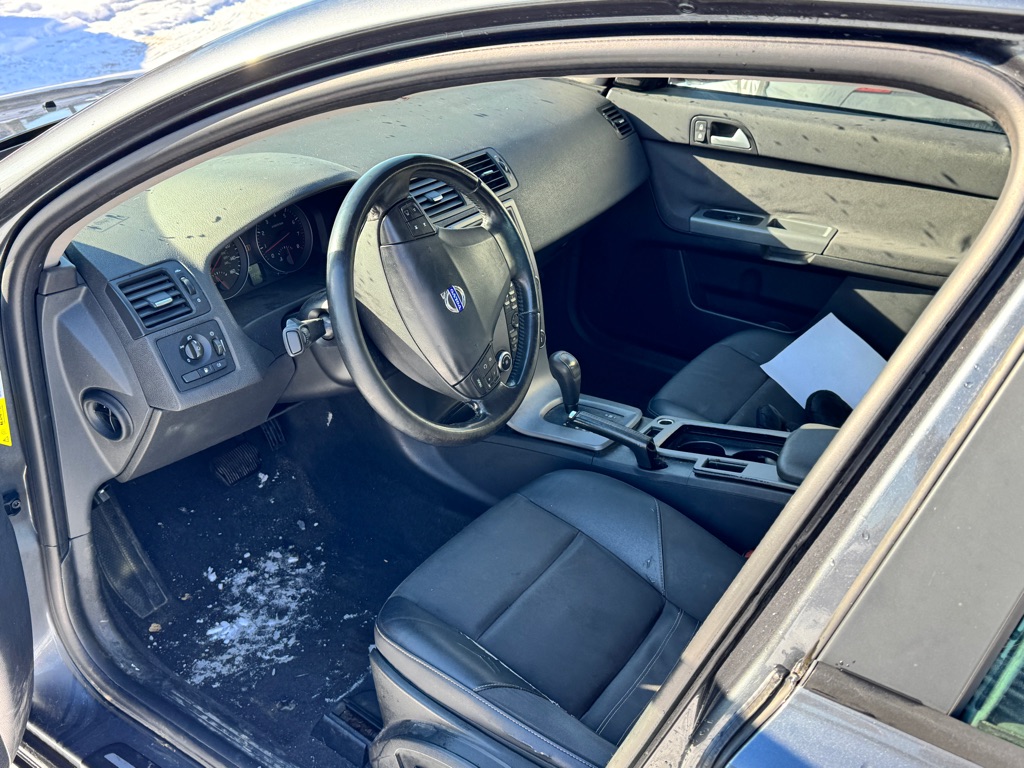 Photo 11 of this VOLVO S40
