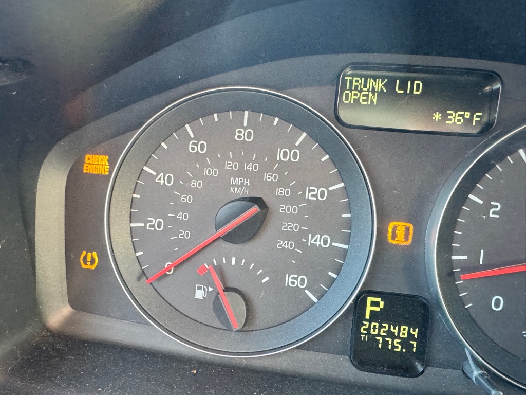 Photo 14 of this VOLVO S40