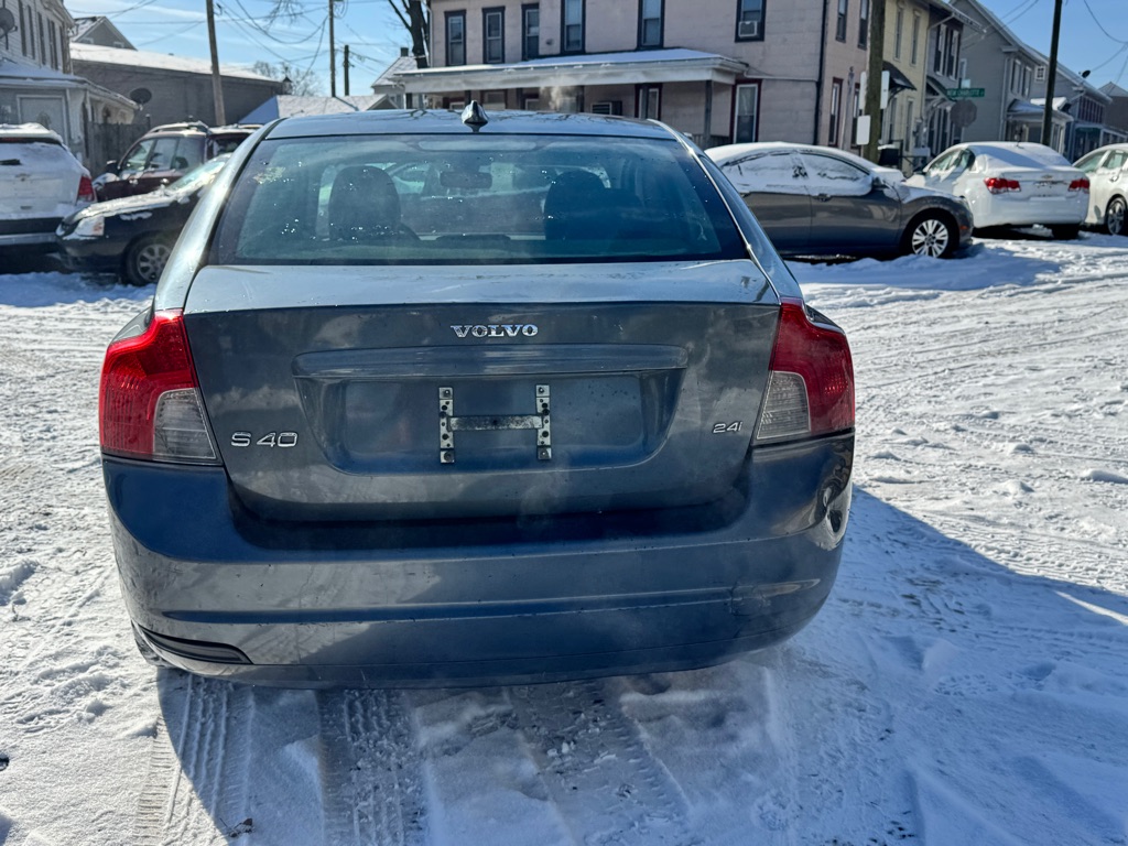 Photo 9 of this VOLVO S40