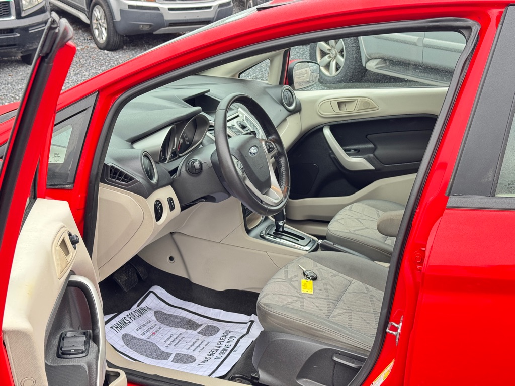 Photo 10 of this FORD FIESTA