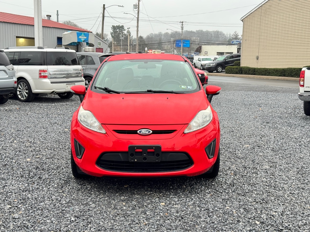 Photo 2 of this FORD FIESTA