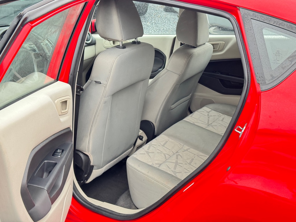 Photo 9 of this FORD FIESTA