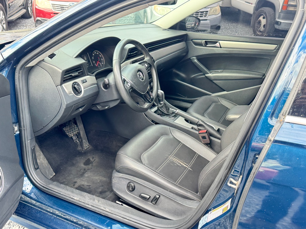 Photo 8 of this VOLKSWAGEN PASSAT