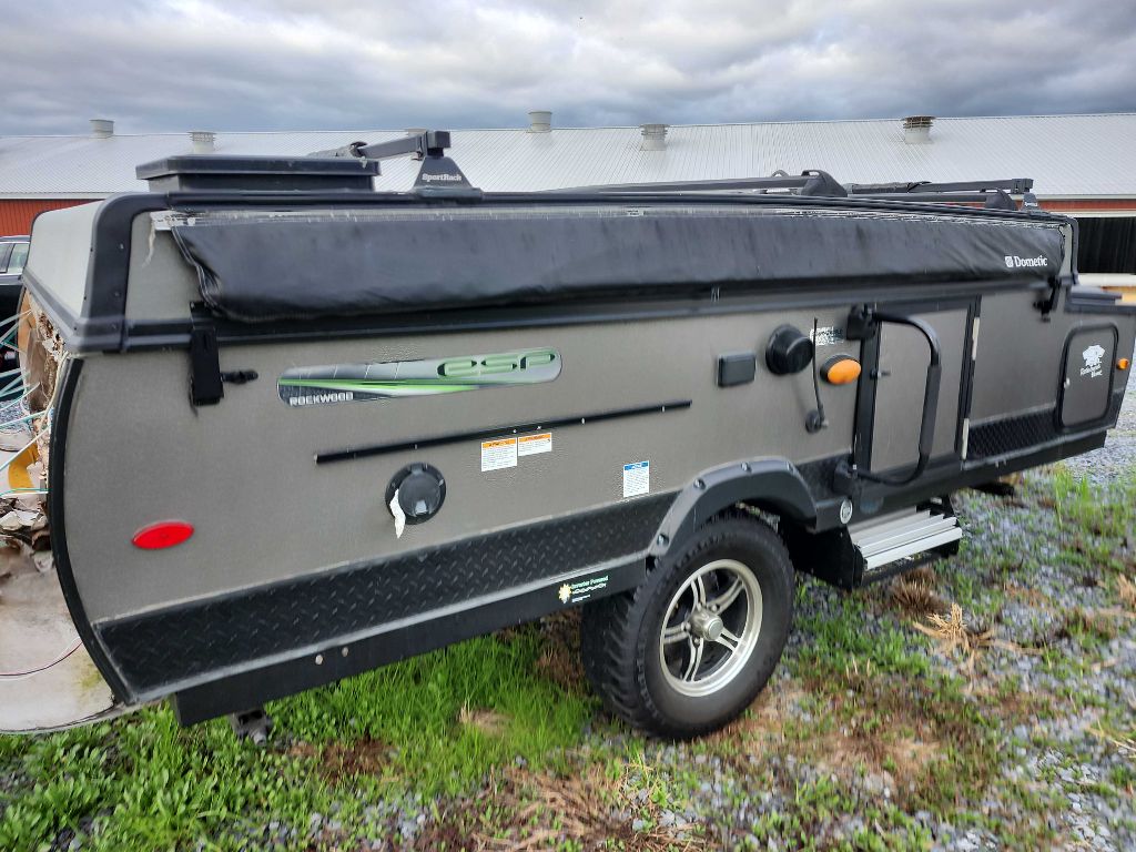 2019 FOREST RIVER ROCKWOOD