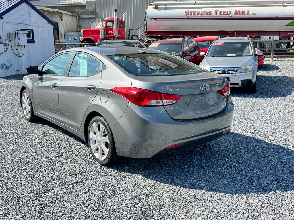 Photo 6 of this HYUNDAI ELANTRA