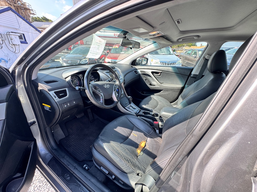 Photo 8 of this HYUNDAI ELANTRA