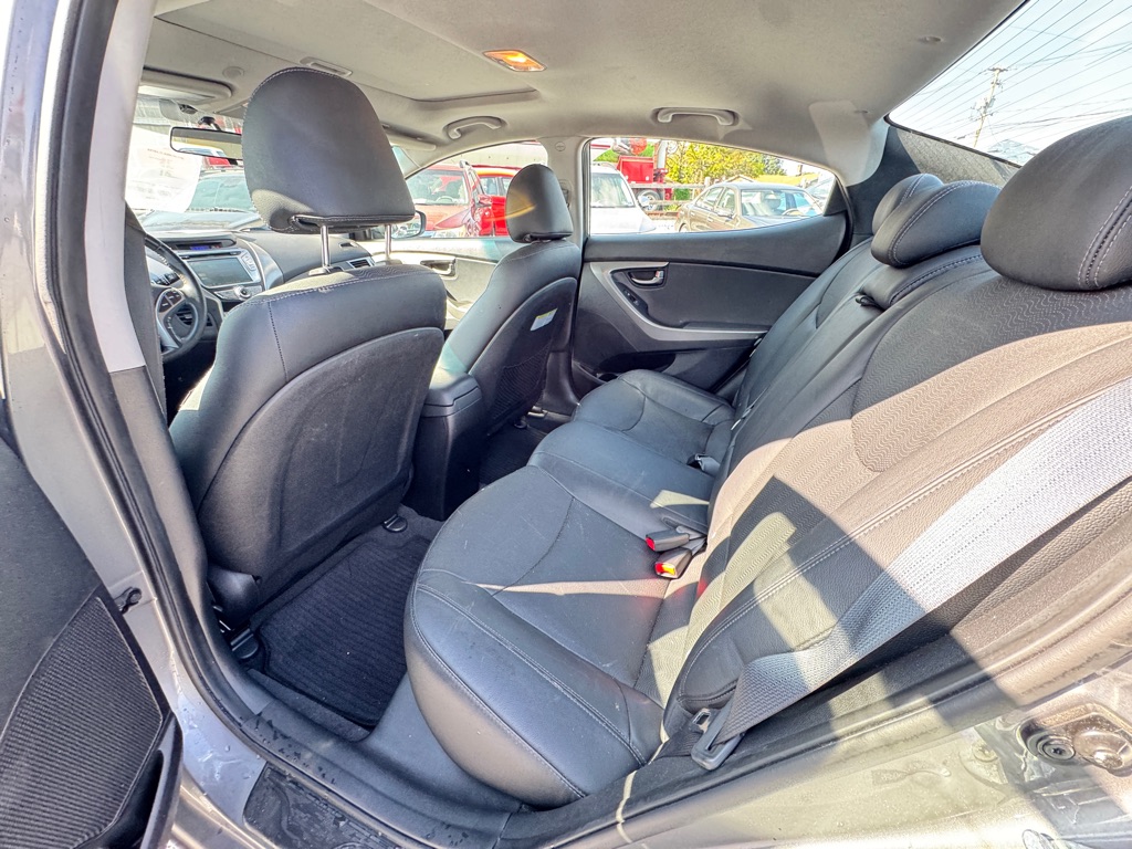 Photo 7 of this HYUNDAI ELANTRA