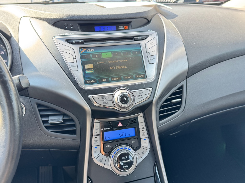 Photo 10 of this HYUNDAI ELANTRA