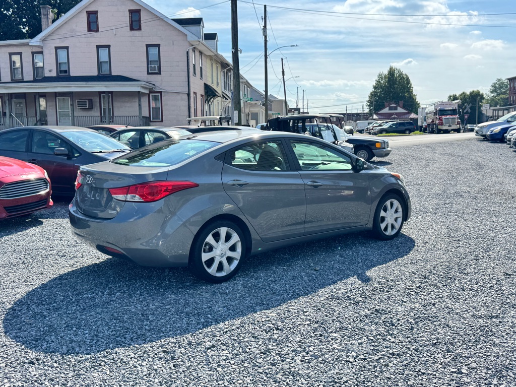 Photo 4 of this HYUNDAI ELANTRA