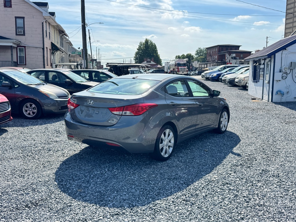 Photo 5 of this HYUNDAI ELANTRA