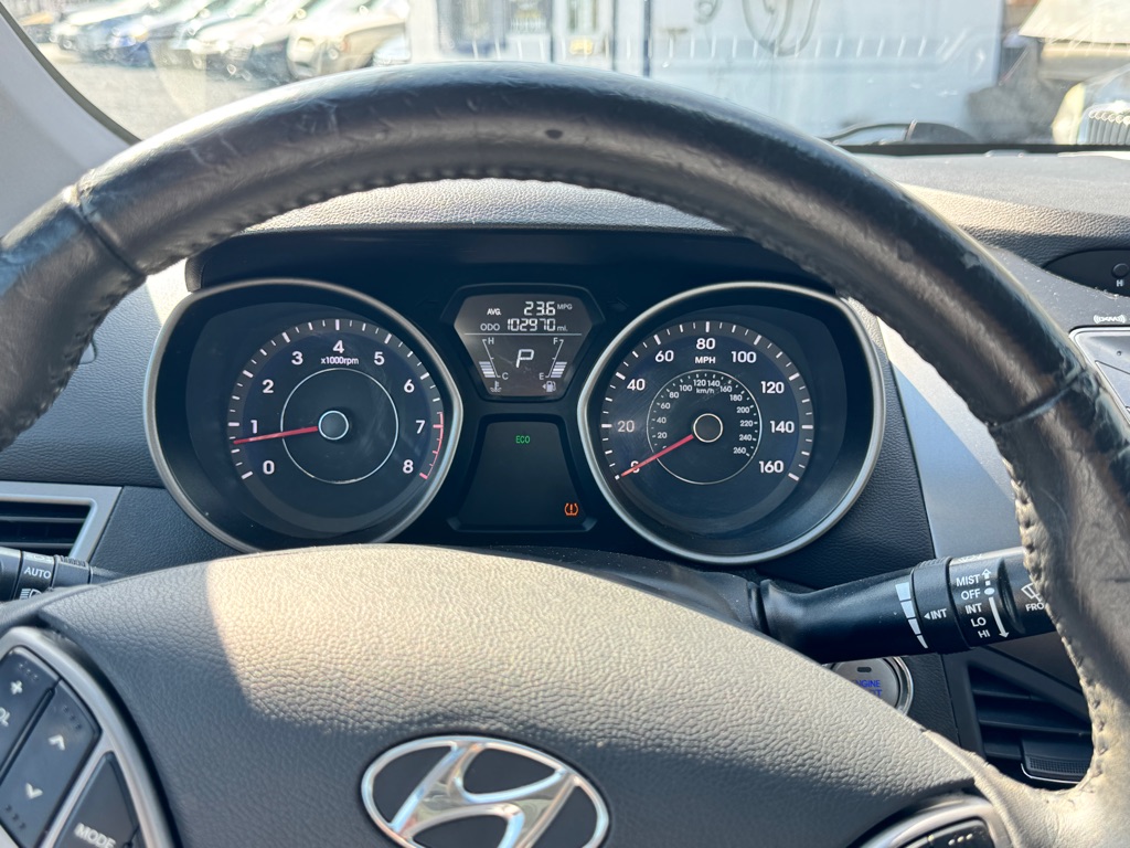 Photo 9 of this HYUNDAI ELANTRA