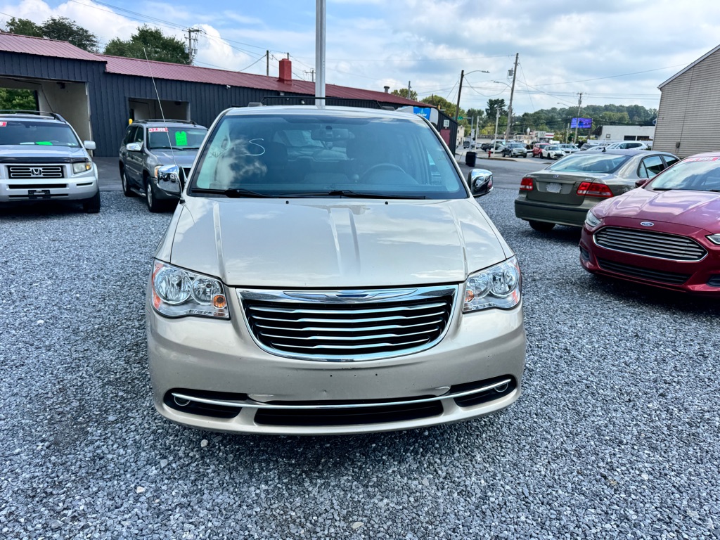 Photo 2 of this CHRYSLER TOWN & COUNTRY