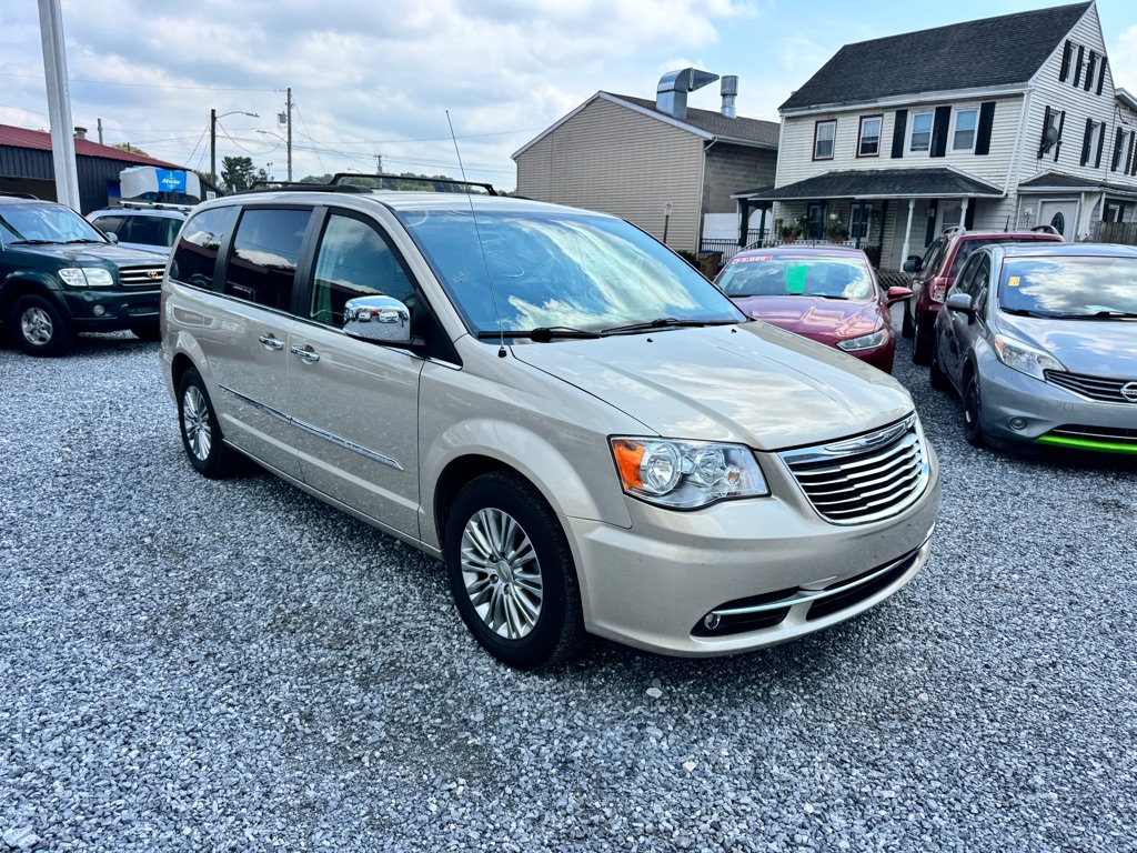 Photo 3 of this CHRYSLER TOWN & COUNTRY