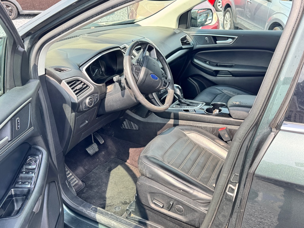Photo 14 of this FORD EDGE