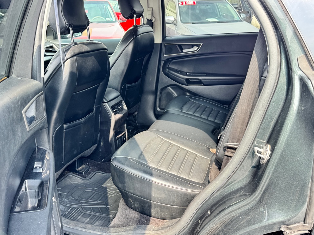 Photo 12 of this FORD EDGE