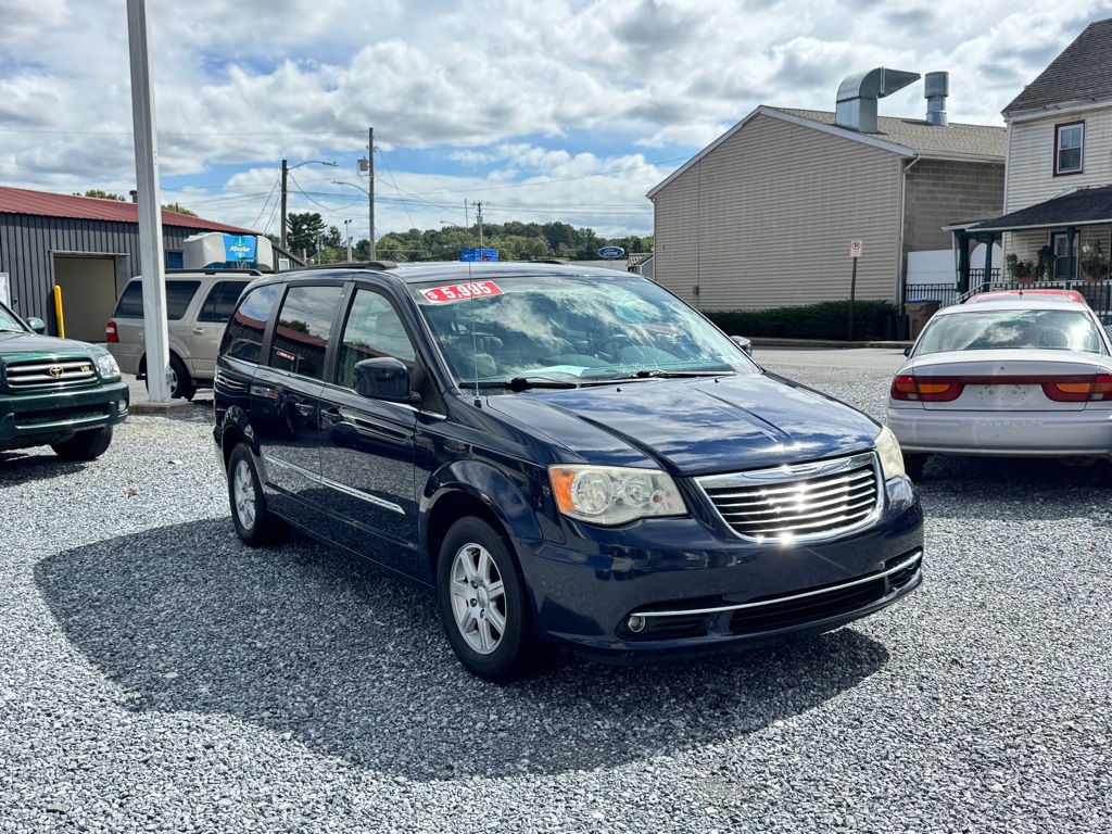 Photo 3 of this CHRYSLER TOWN & COUNTRY