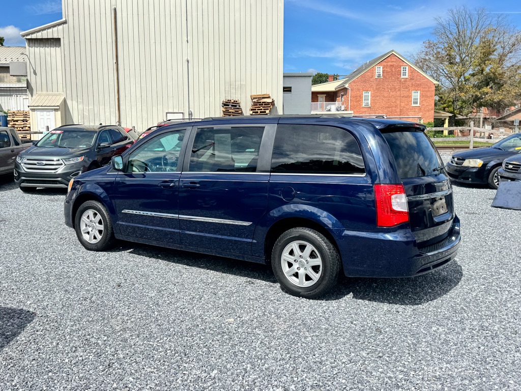 Photo 9 of this CHRYSLER TOWN & COUNTRY