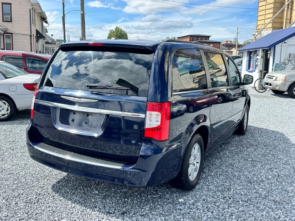 Photo 6 of this CHRYSLER TOWN & COUNTRY