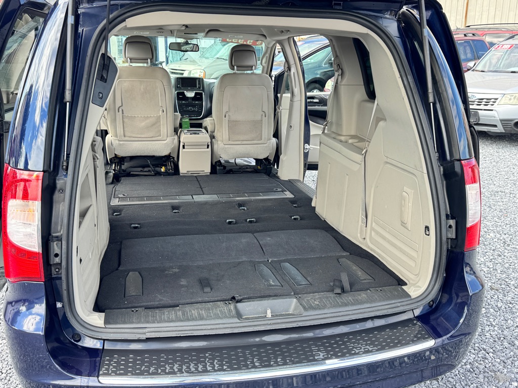 Photo 12 of this CHRYSLER TOWN & COUNTRY