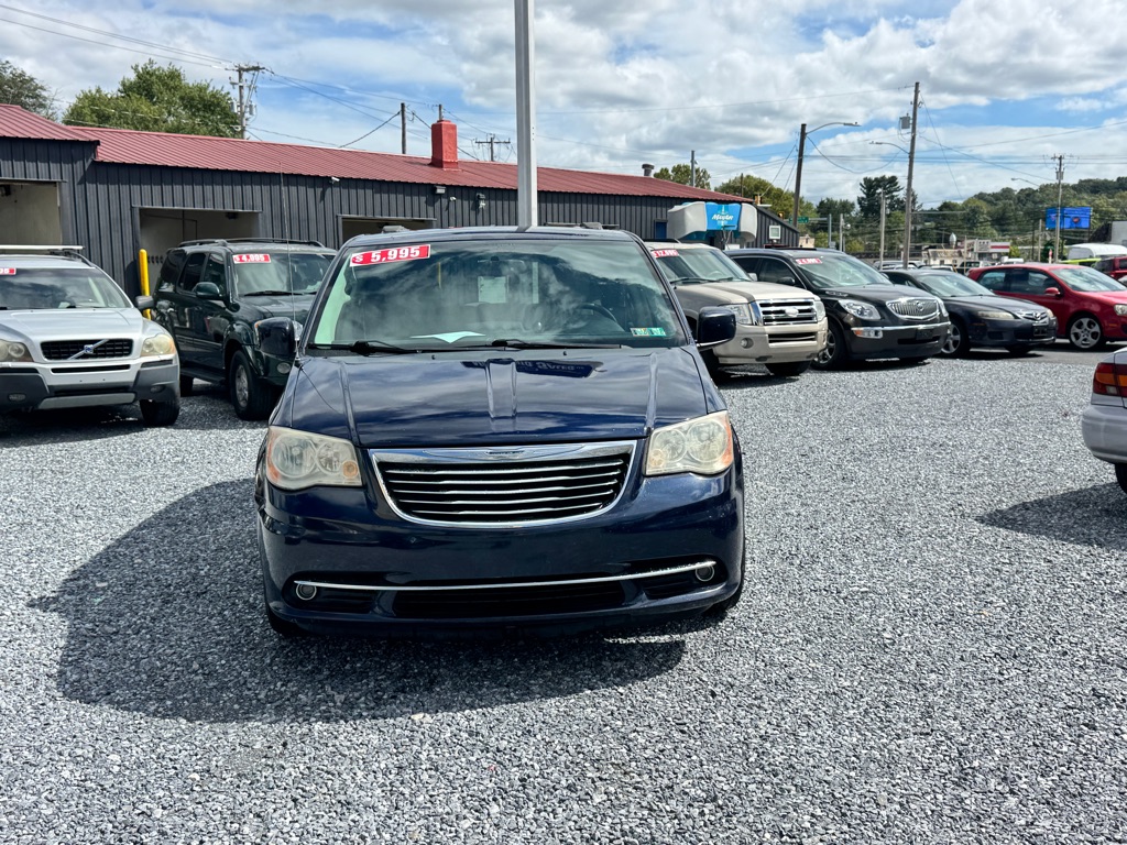 Photo 2 of this CHRYSLER TOWN & COUNTRY