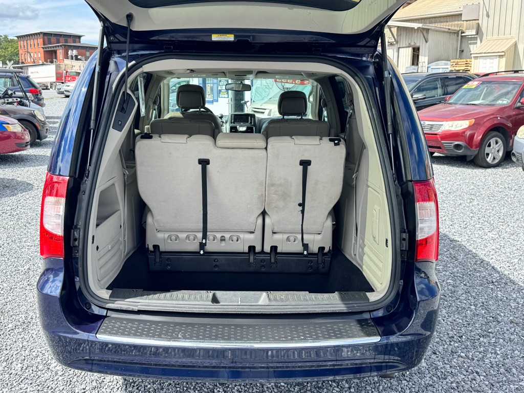 Photo 10 of this CHRYSLER TOWN & COUNTRY