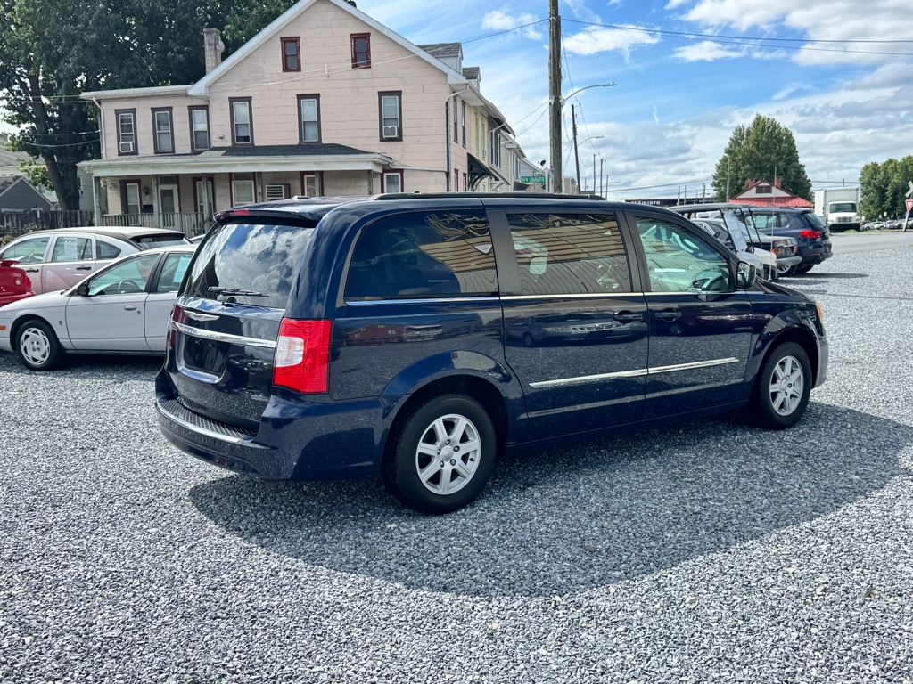 Photo 5 of this CHRYSLER TOWN & COUNTRY