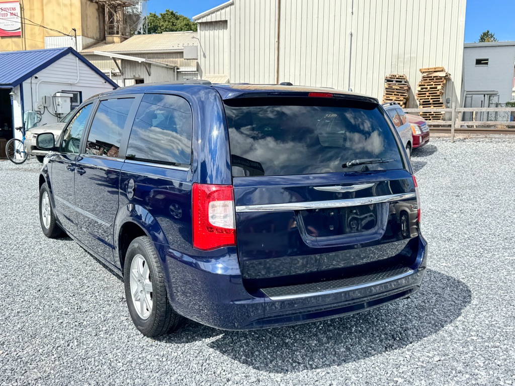 Photo 8 of this CHRYSLER TOWN & COUNTRY