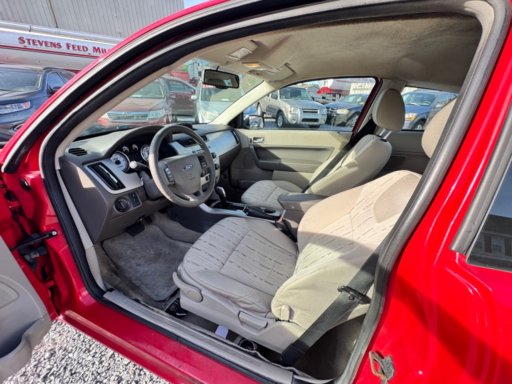 Photo 9 of this FORD FOCUS