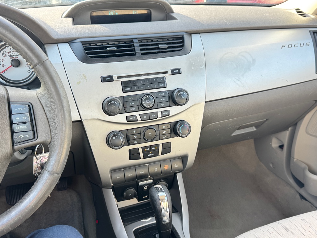 Photo 11 of this FORD FOCUS