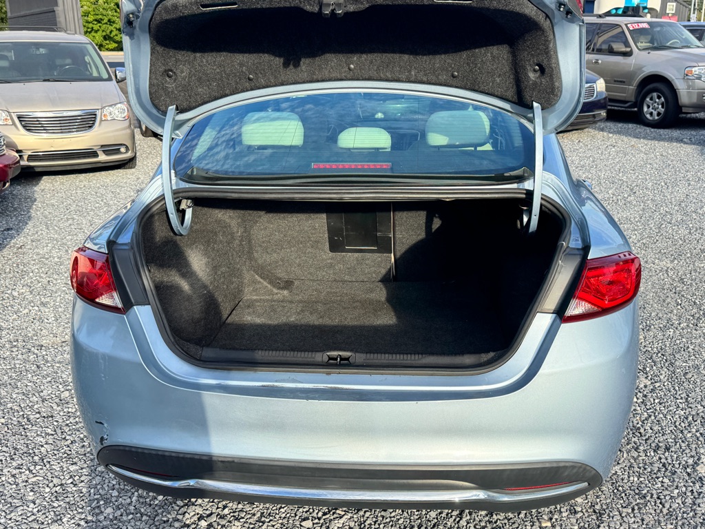 Photo 8 of this CHRYSLER 200
