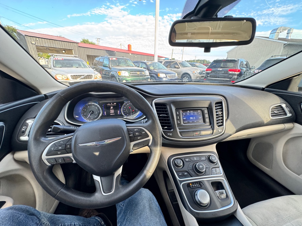 Photo 13 of this CHRYSLER 200