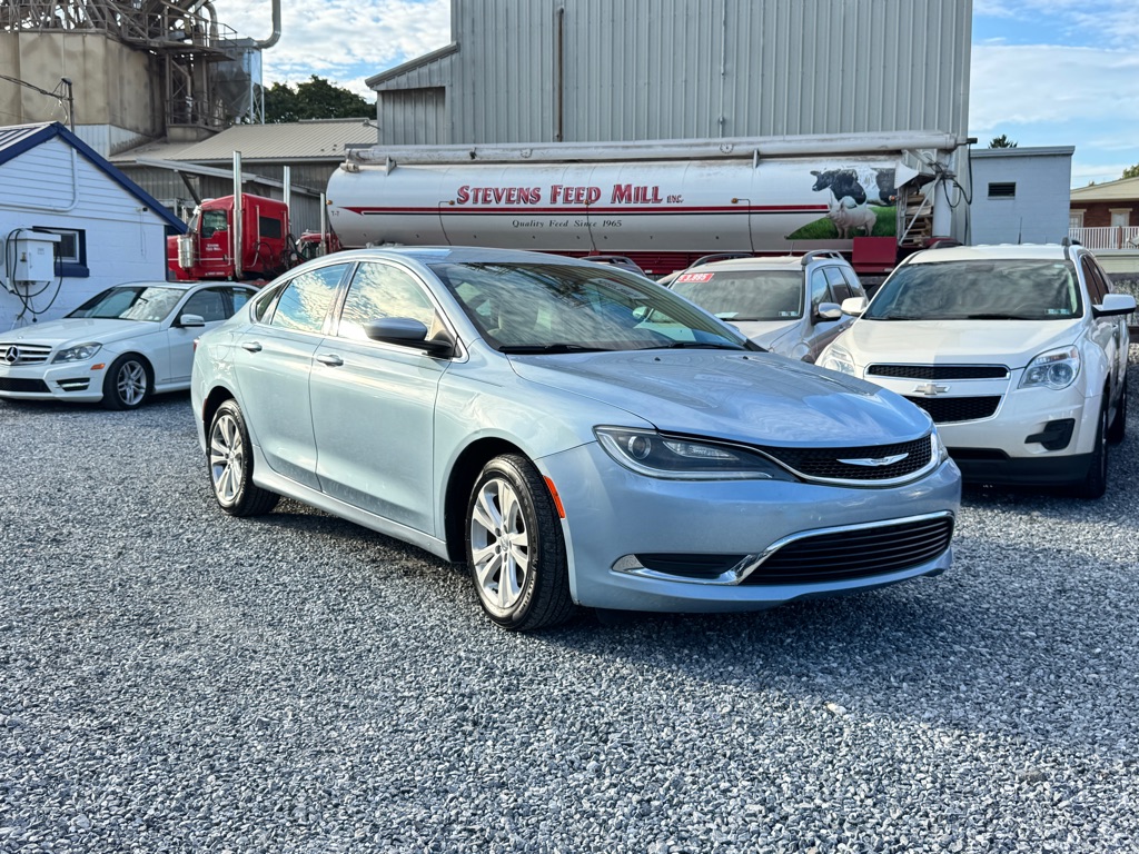 Photo 3 of this CHRYSLER 200