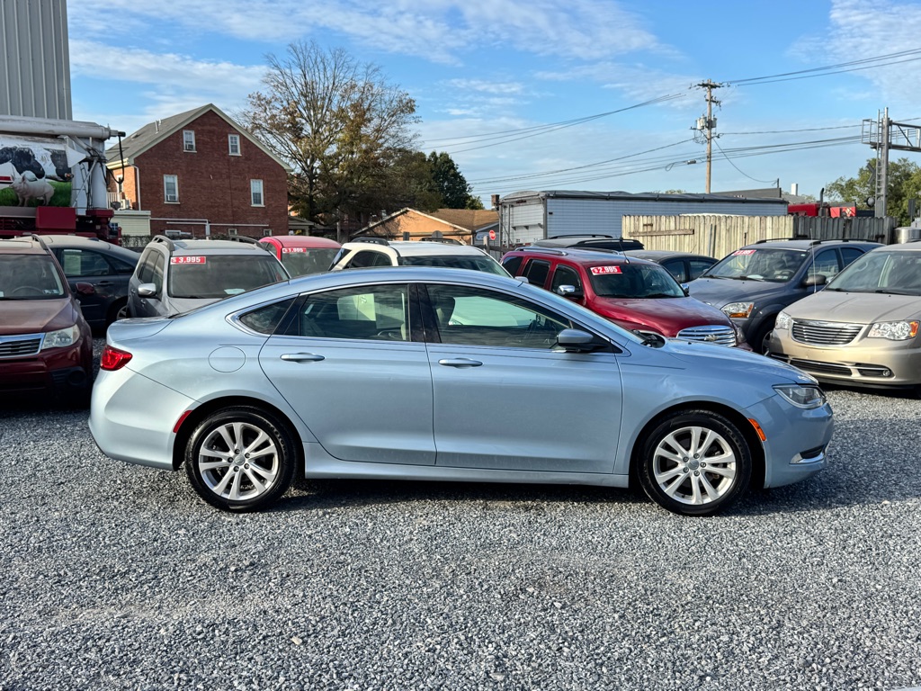 Photo 4 of this CHRYSLER 200