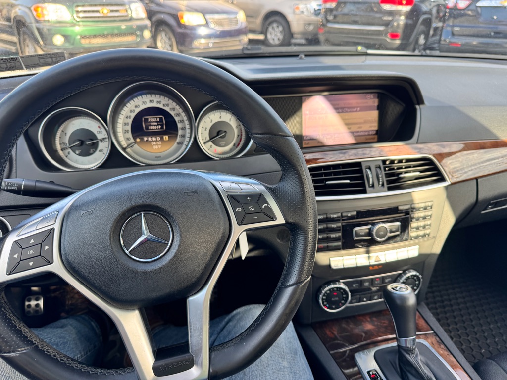 Photo 16 of this MERCEDES-BENZ C-CLASS