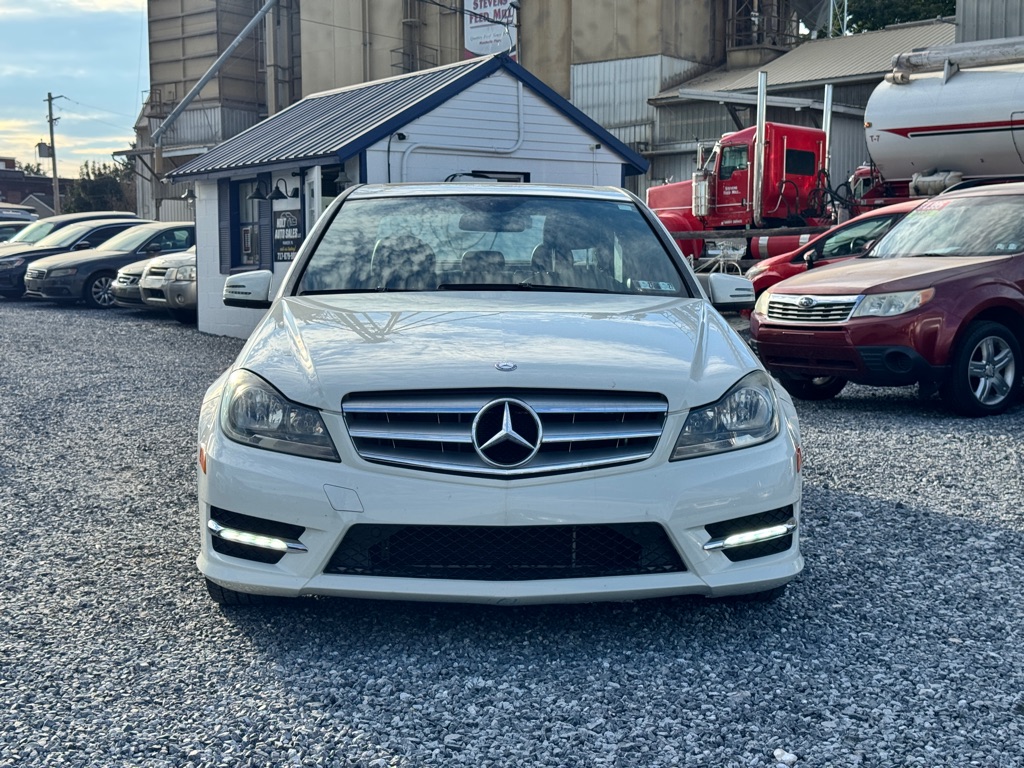 Photo 2 of this MERCEDES-BENZ C-CLASS