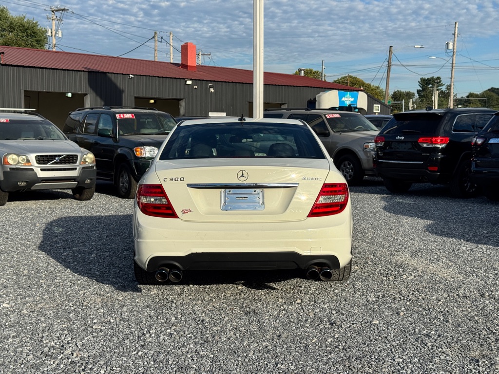 Photo 7 of this MERCEDES-BENZ C-CLASS