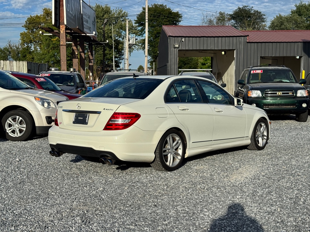 Photo 5 of this MERCEDES-BENZ C-CLASS