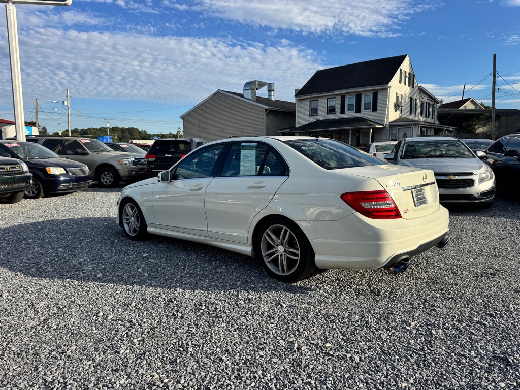 Photo 9 of this MERCEDES-BENZ C-CLASS