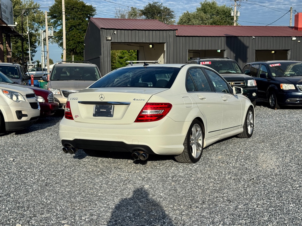 Photo 6 of this MERCEDES-BENZ C-CLASS