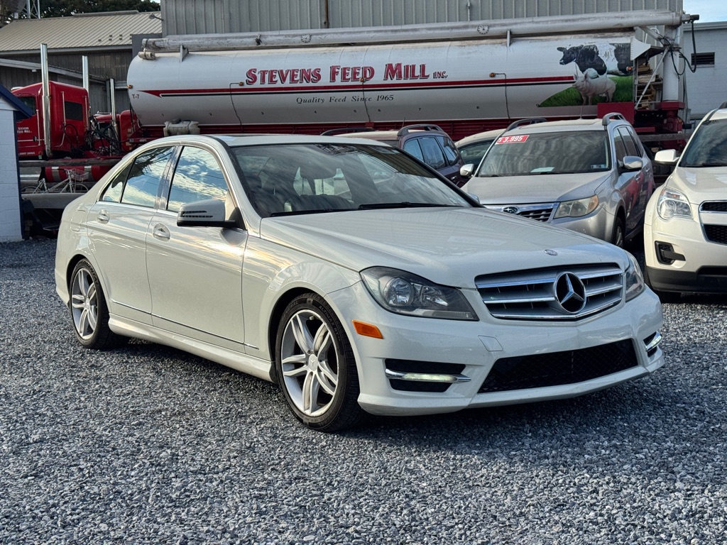 Photo 3 of this MERCEDES-BENZ C-CLASS