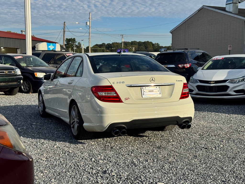 Photo 8 of this MERCEDES-BENZ C-CLASS