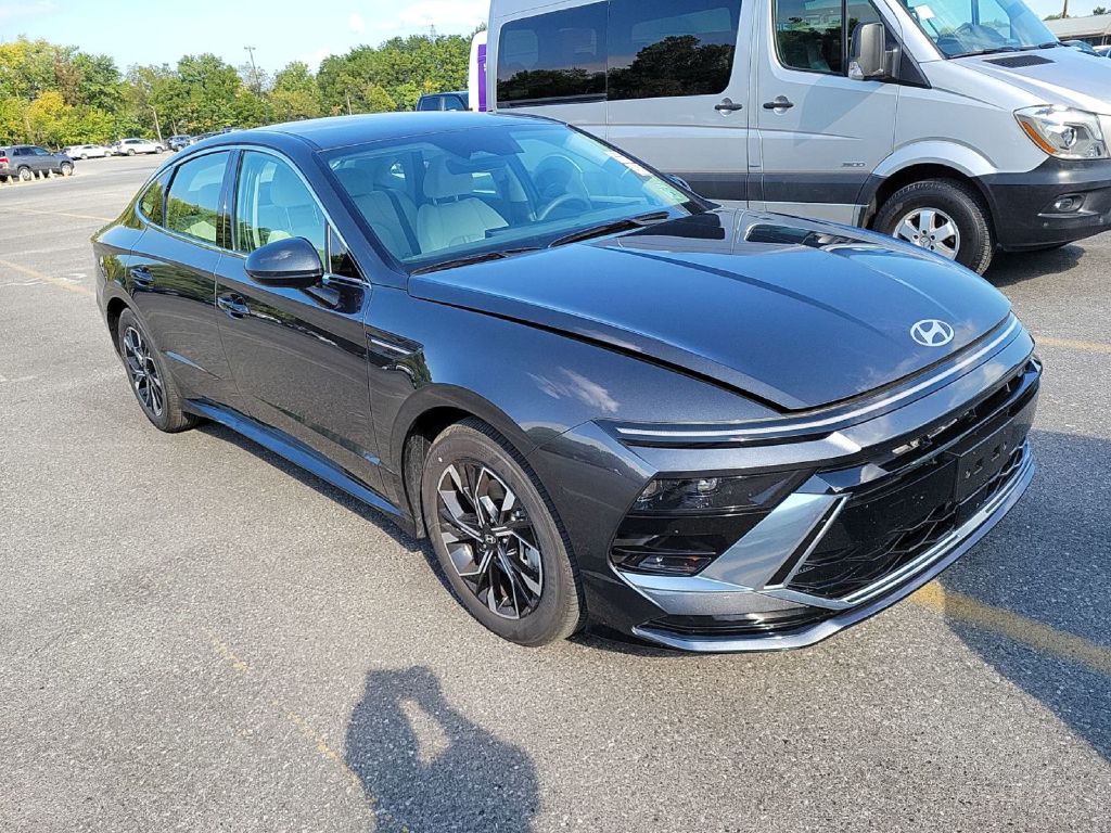 Photo 2 of this HYUNDAI SONATA