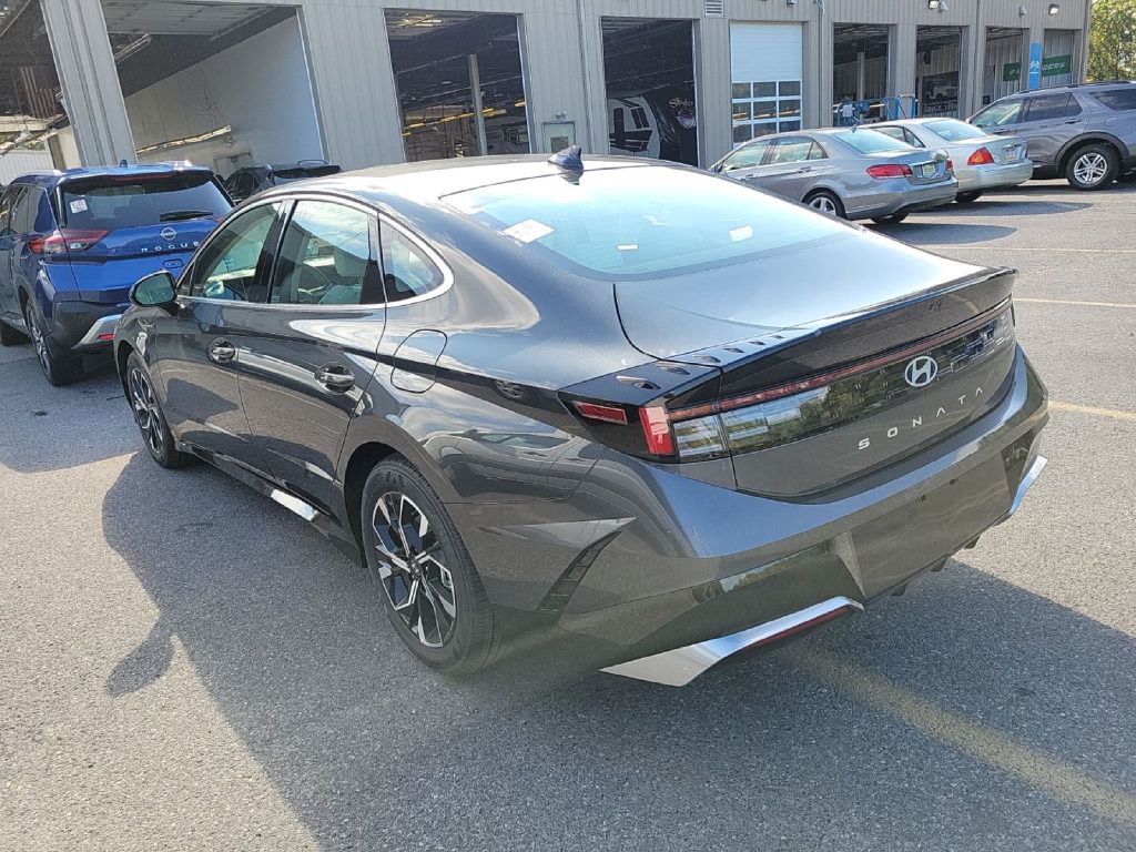 Photo 4 of this HYUNDAI SONATA