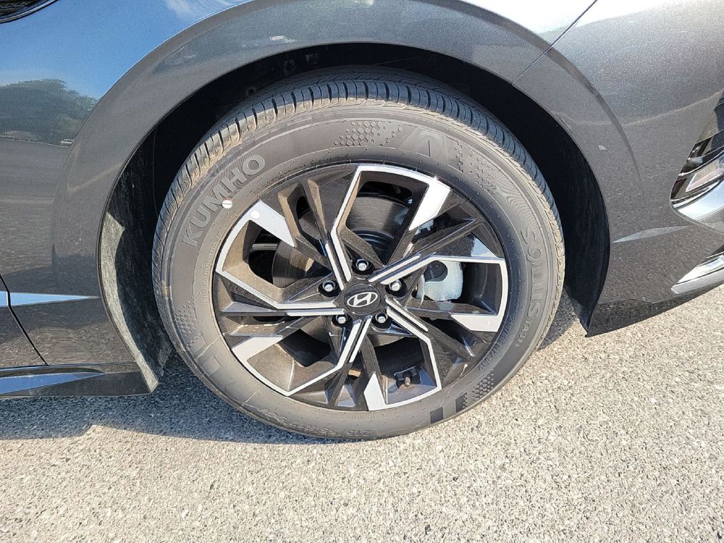 Photo 7 of this HYUNDAI SONATA