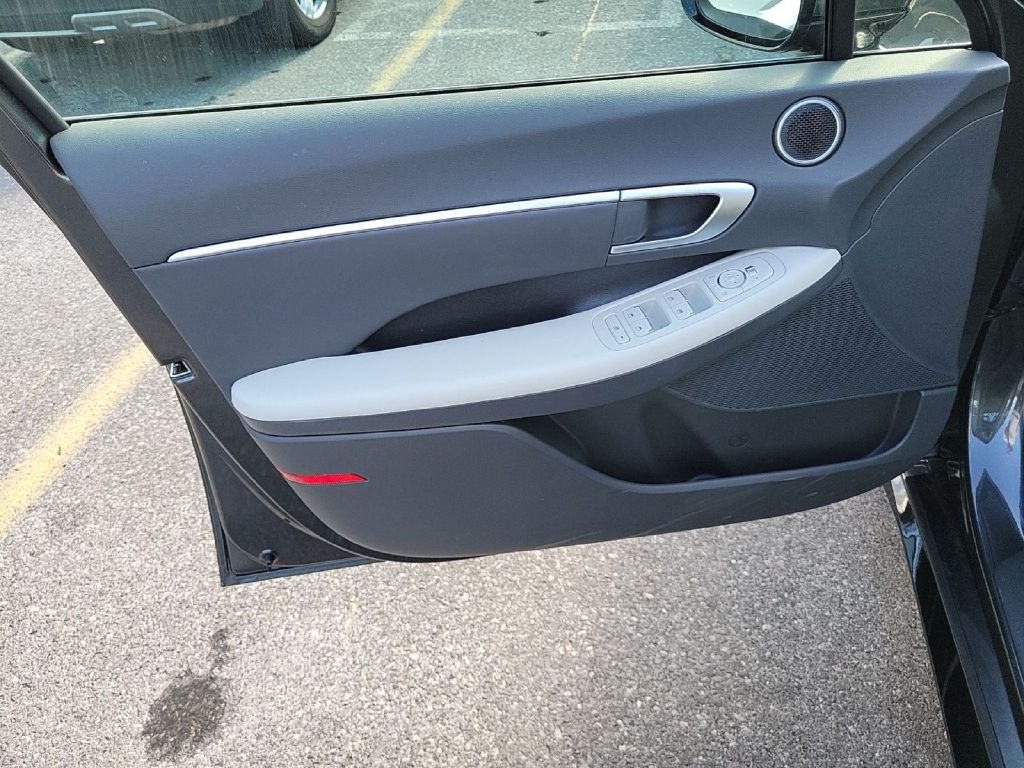 Photo 10 of this HYUNDAI SONATA